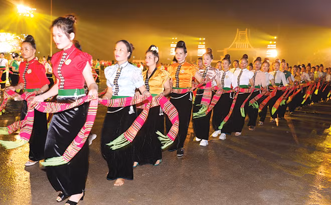 Tự hào Di sản Xòe Thái ảnh 3