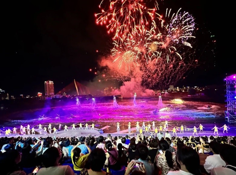 Chương trình nghệ thuật “Symphony of River- Âm hưởng của dòng sông” tại Đà Nẵng, một sự kiện công nghiệp văn hóa về biểu diễn mang tầm khu vực. 3.jpg