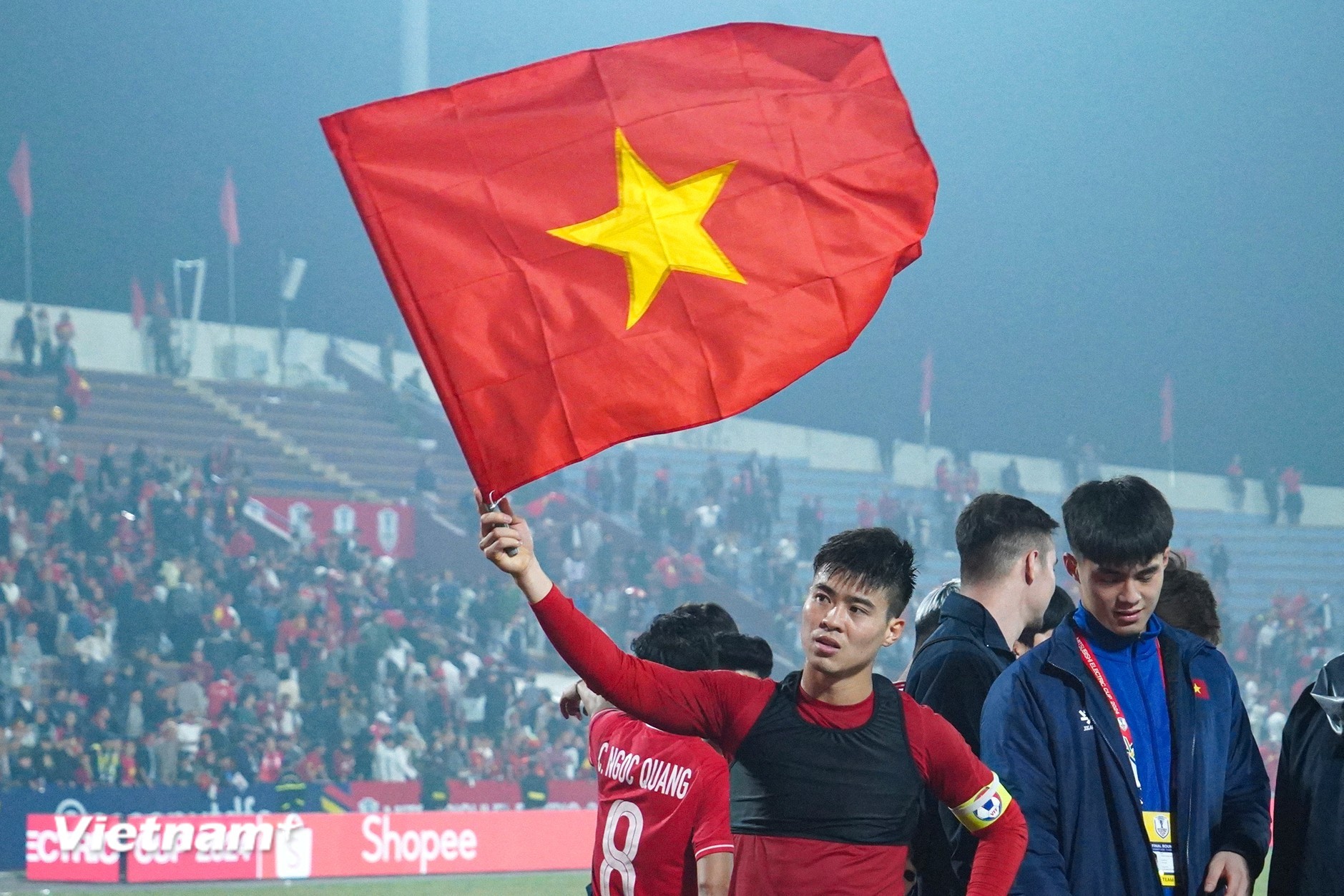 Duy Mạnh thể hiện năng lực lãnh đạo trong lần đầu được trao băng thủ quân Đội tuyển Việt Nam. Duy Mạnh thể hiện năng lực lãnh đạo trong lần đầu được trao băng thủ quân Đội tuyển Việt Nam.