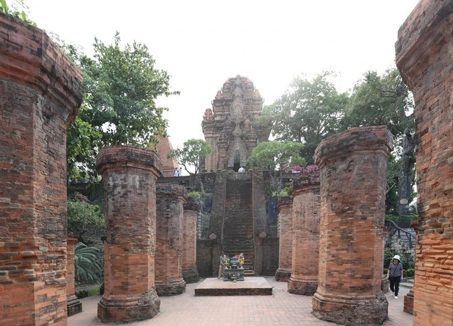 Tháp Bà Ponagar.
