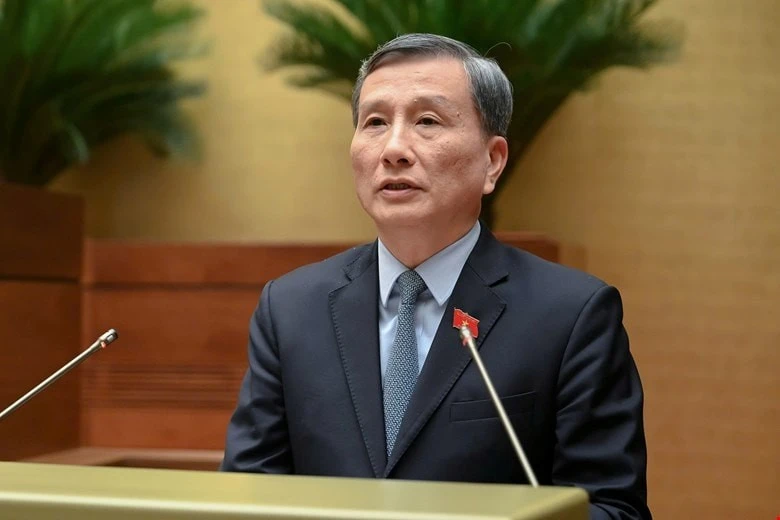 Chủ nhiệm Ủy ban Khoa học, Công nghệ và Môi trường của Quốc hội Lê Quang Huy trình bày báo cáo thẩm tra.