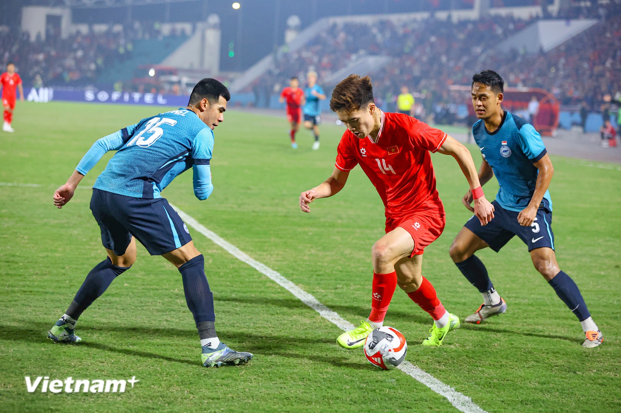 Quang Hải và Hoàng Đức tìm lại phong độ ở AFF Cup 2024. Quang Hải và Hoàng Đức tìm lại phong độ ở AFF Cup 2024.