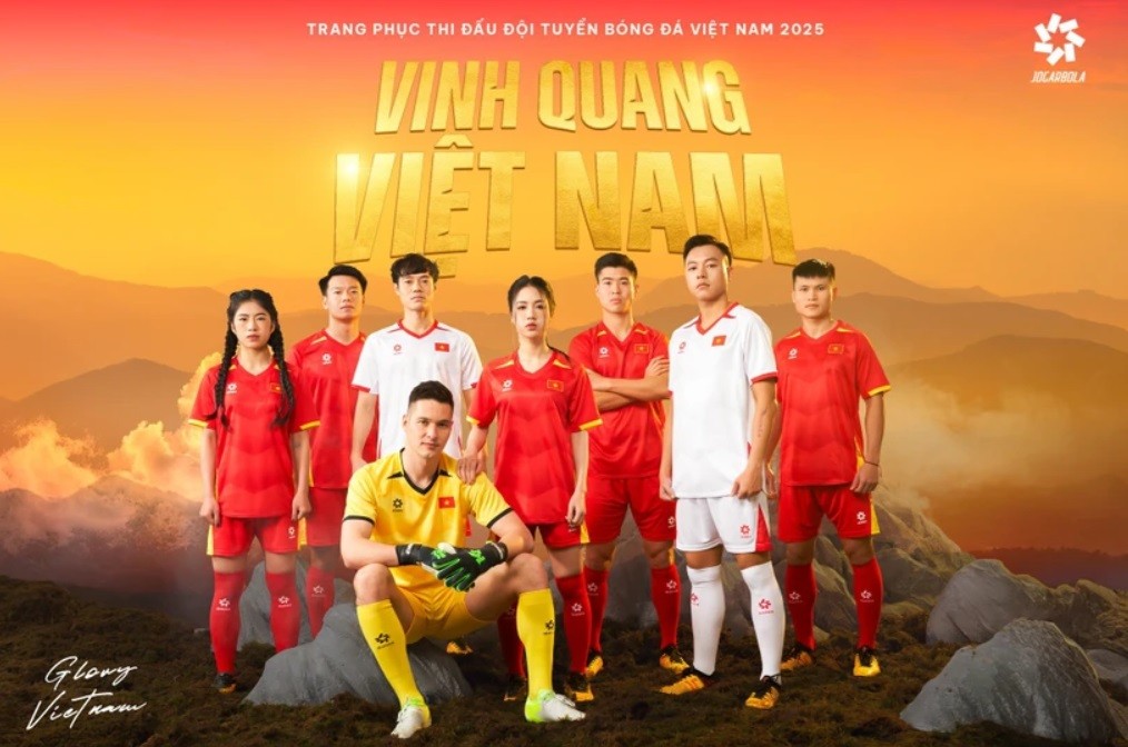 Liên đoàn Bóng đá Việt Nam kỳ vọng với bộ trang phục phiên bản mới, các tuyển thủ sẽ tiếp tục chinh phục những thử thách, khẳng định vị thế của "Những Chiến binh Sao Vàng" trên đấu trường khu vực và quốc tế. 5.jpg