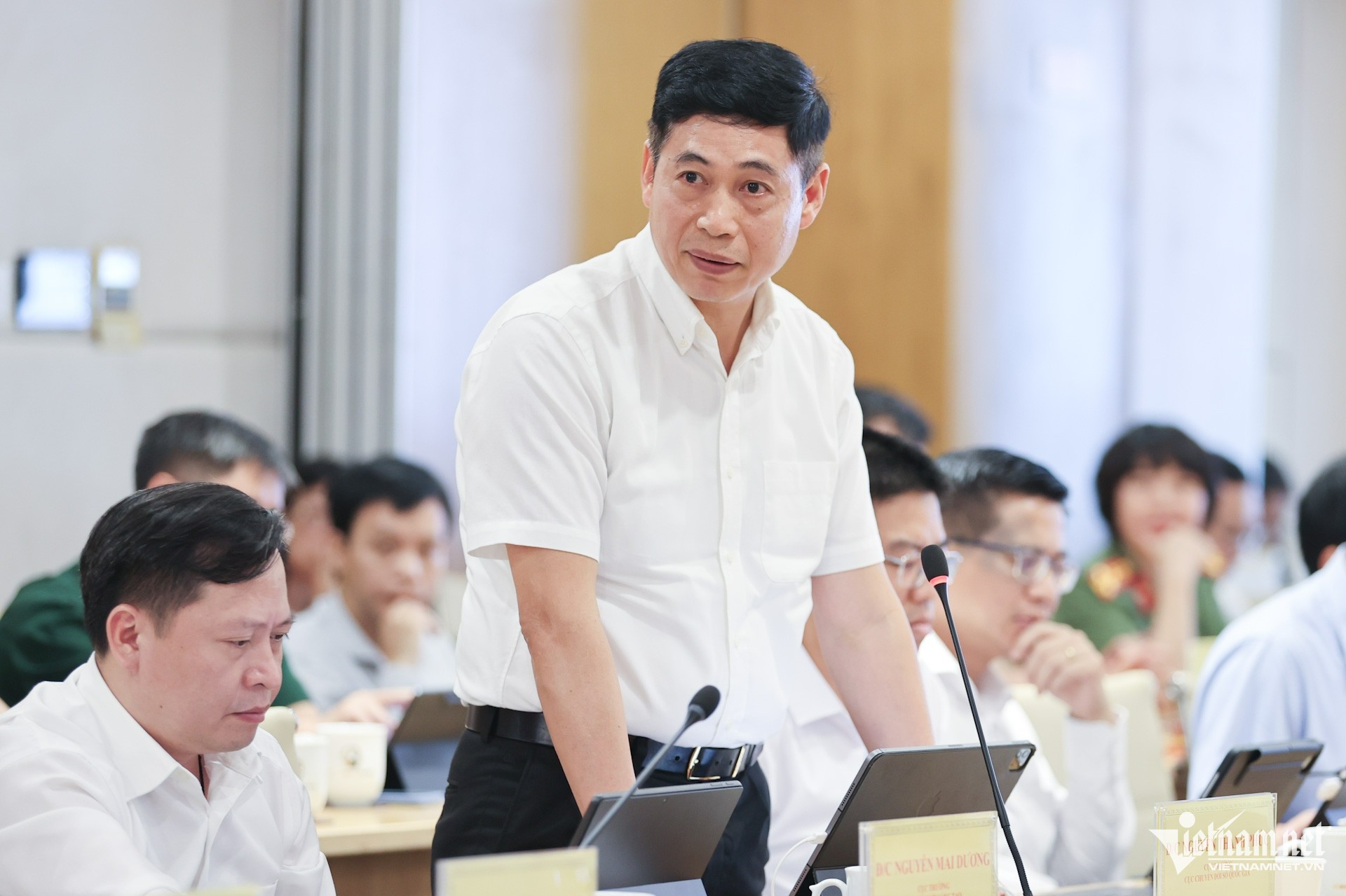 Ông Nguyễn Thành Phúc, Cục trưởng Cục Chuyển đổi số quốc gia báo cáo tại Hội nghị. 2.jpg