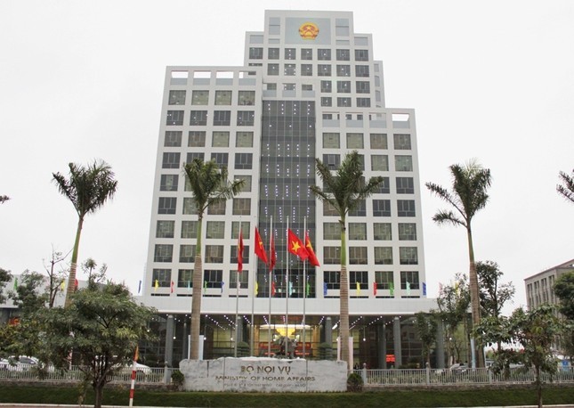 Bộ Nội vụ đề xuất mở rộng đối tượng được hưởng chính sách tinh gọn bộ máy. Bộ Nội vụ đề xuất mở rộng đối tượng được hưởng chính sách tinh gọn bộ máy.
