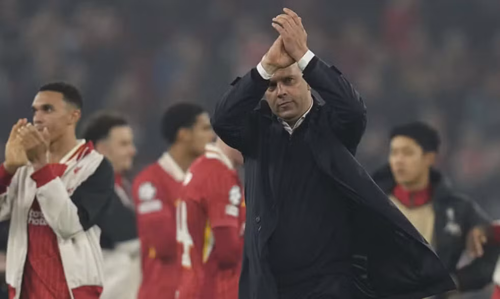 HLV Arne Slot đang giúp Liverpool thi đấu ấn tượng.