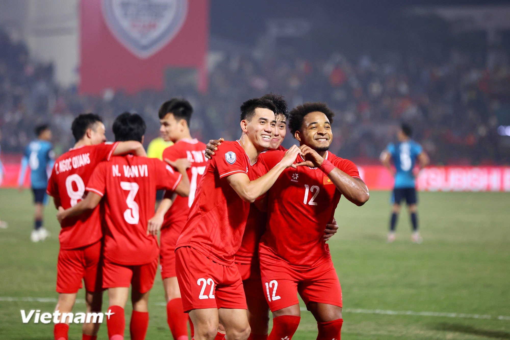 Thành công của Xuân Son mở ra cơ hội cho những cầu thủ nhập tịch được thi đấu cho Đội tuyển Việt Nam. Thành công của Xuân Son mở ra cơ hội cho những cầu thủ nhập tịch được thi đấu cho Đội tuyển Việt Nam.
