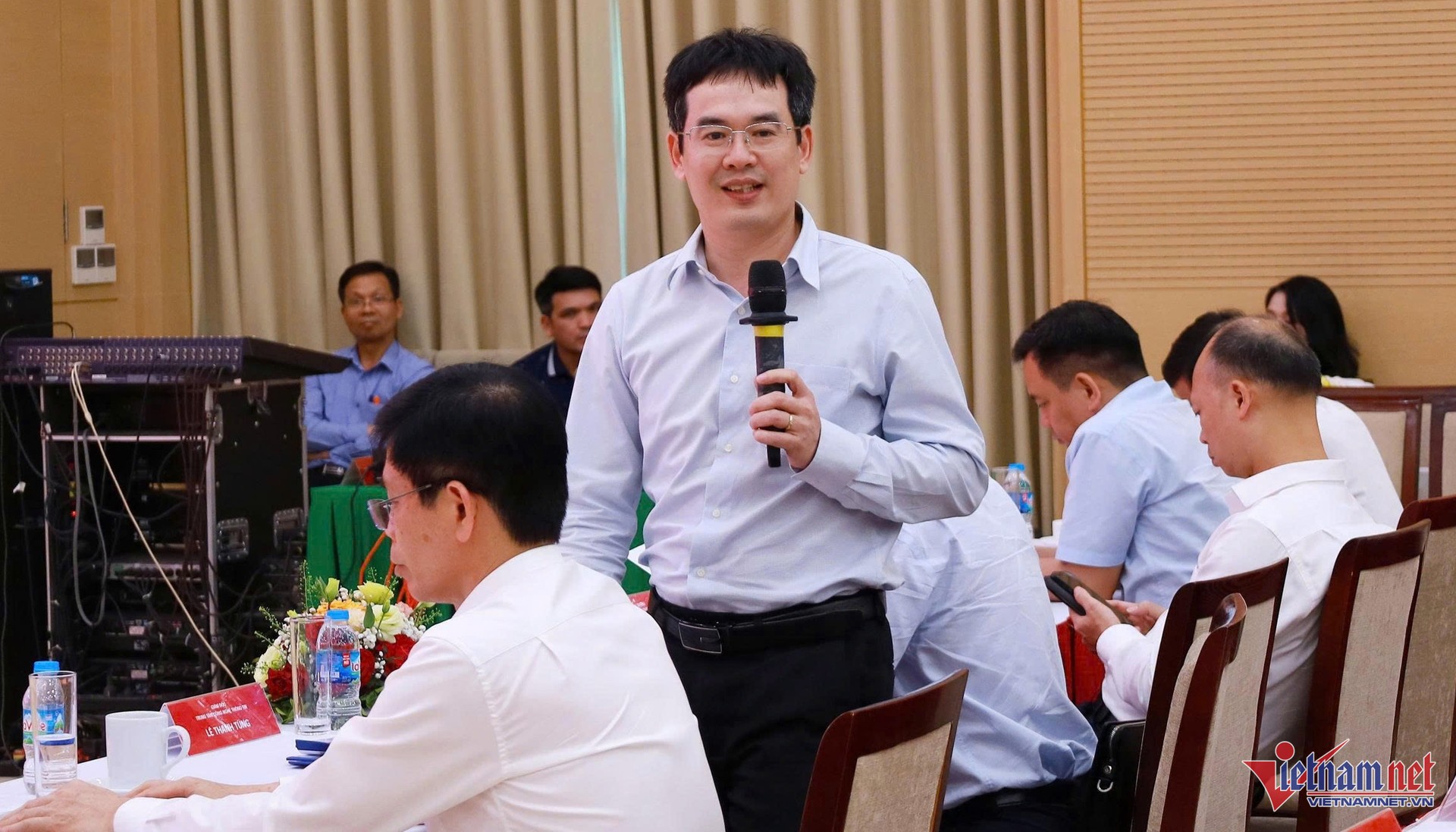 Giám đốc Trung tâm CNTT - Bộ Xây dựng Lê Thanh Tùng chủ trì phiên thảo luận tại hội thảo “Thúc đẩy các giải pháp giao thông thông minh và triển khai thu phí không dừng tại bến xe, bãi đỗ trong đô thị”. 6.jpg