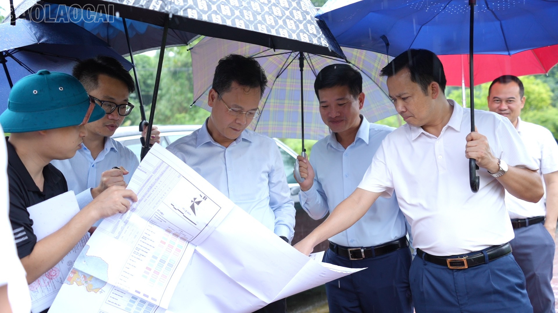 Phó Chủ tịch UBND tỉnh Nguyễn Thành Sinh và đoàn công tác kiểm tra, nắm tiến độ triển khai các dự án phát triển quỹ đất thu ngân sách năm 2025 baolaocai-tl_mc1-tap-chi-kinh-te-5-1000-57-55-25still016.jpg