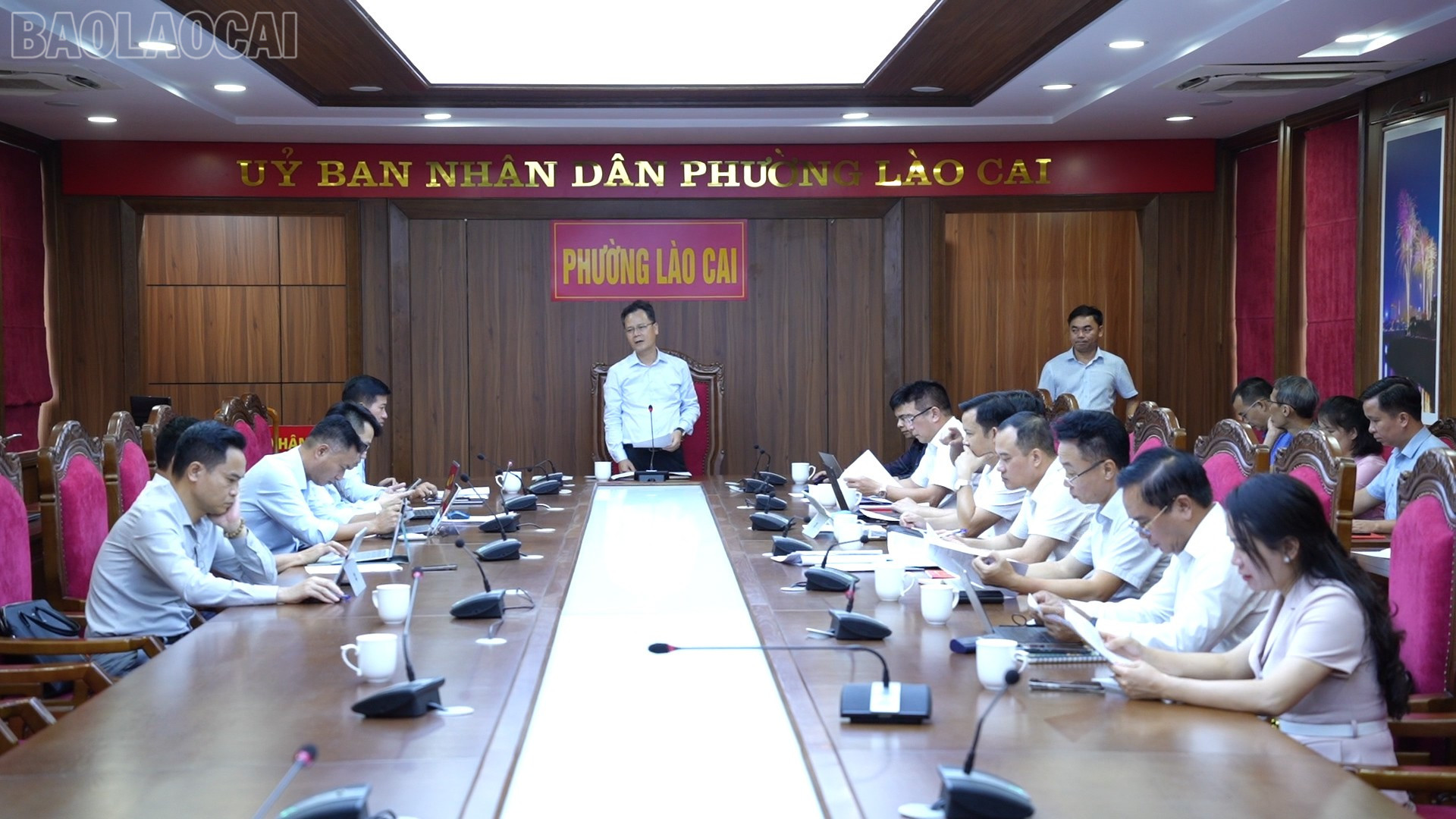 Quang cảnh buổi làm việc. baolaocai-tl_mc1-tap-chi-kinh-te-5-1000-57-49-29still012.jpg