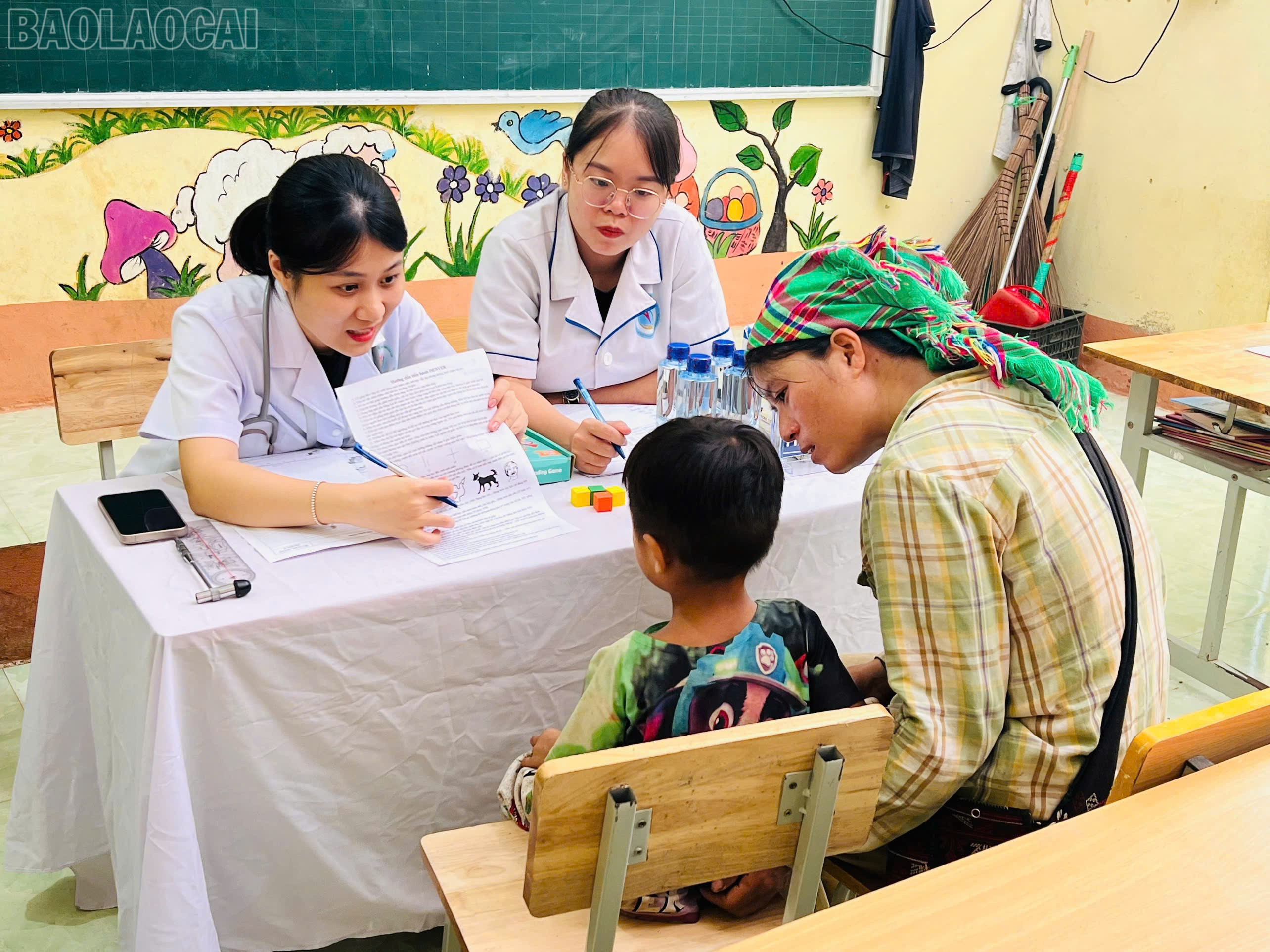 Trong đợt này, có 6 trẻ phát hiện có biểu hiện tự kỷ, tăng động, giảm chú ý. baolaocai-tl_z7082759742291-8ded202ec76361853518f66945f6af22.jpg