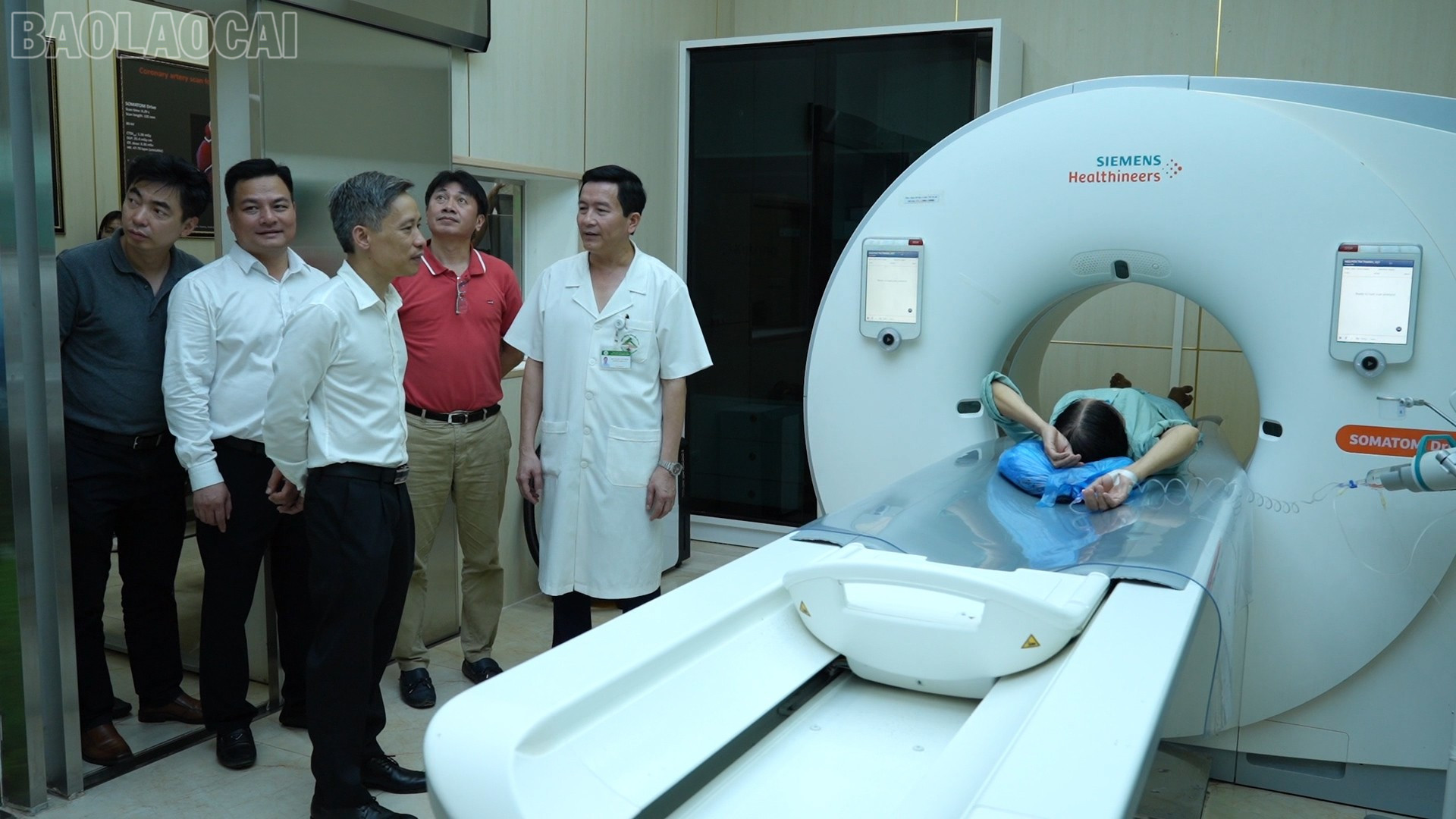 Đoàn công tác Bệnh viện Hữu nghị Việt Đức khảo sát, đánh giá các điều kiện về cơ sở vật chất, trang thiết bị, nguồn nhân lực tại các khoa, phòng, trung tâm của Bệnh viện Đa khoa tỉnh. baolaocai-tl_yen-bai-riverside00-58-11-19still090.jpg