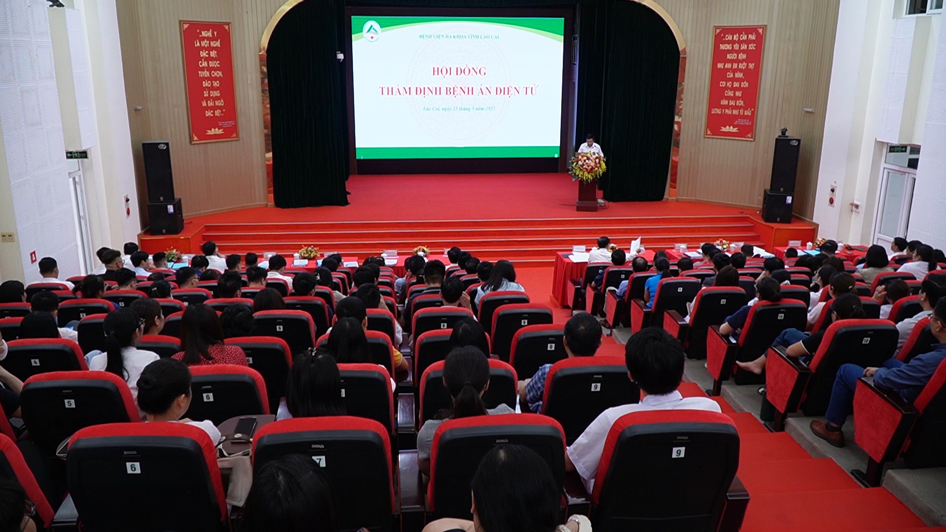 ទិដ្ឋភាពនៃវគ្គវាយតម្លៃ។ yen-bai-riverside01-14-46-06still021.jpg
