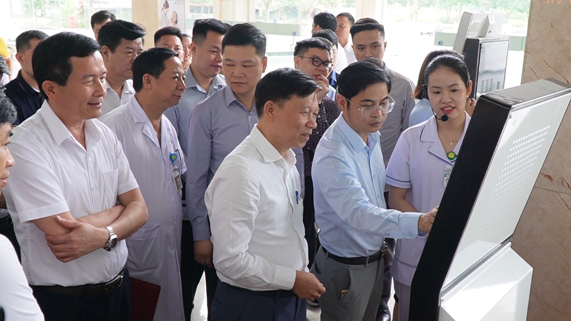 យ៉េន-បៃ-មាត់ទន្លេ01-15-54-38still024.jpg