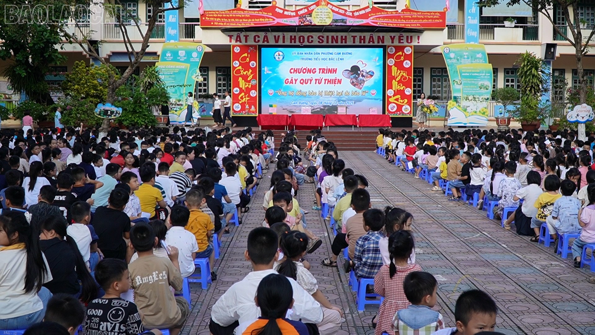 Toàn cảnh chương trình gây quỹ từ thiện. baolaocai-tl_c773700-03-34-23still005.jpg