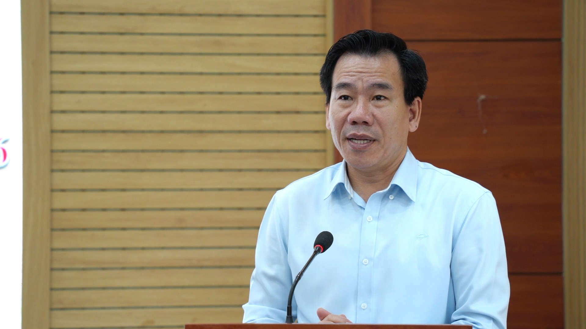 Đồng chí Dương Đức Huy, Trưởng Ban Tuyên giáo và Dân vận Tỉnh ủy phát biểu tại hội nghị. lk74550-san-choi-huu-ich-cho-hoc-sinh-hd00-11-40-24still009.jpg