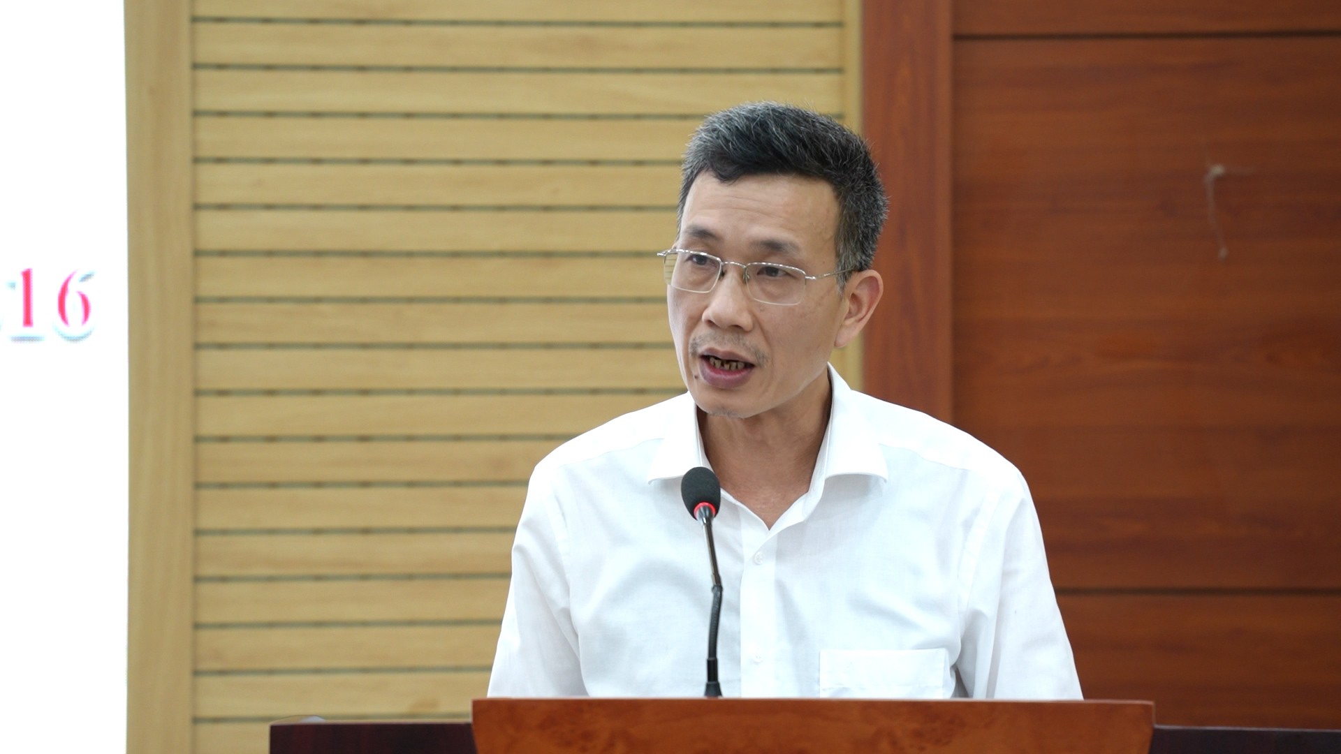 Đảng bộ Báo Lào Cai trình bày tham luận: "Học tập và làm theo tư tưởng, đạo đức, phong cách Chủ tịch Hồ Chí Minh để rèn luyện phẩm chất cách mạng của người làm báo và nâng cao chất lượng công tác tuyên truyền trên Báo Lào Cai”. lk74550-san-choi-huu-ich-cho-hoc-sinh-hd00-11-03-20still003.jpg