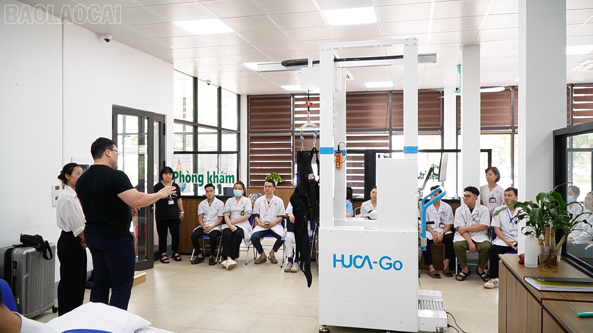 Hệ thống Robot tập phục hồi chức năng, huấn luyện và điều chỉnh dáng đi baolaocai-tl_p154873400-29-40-01still007.jpg