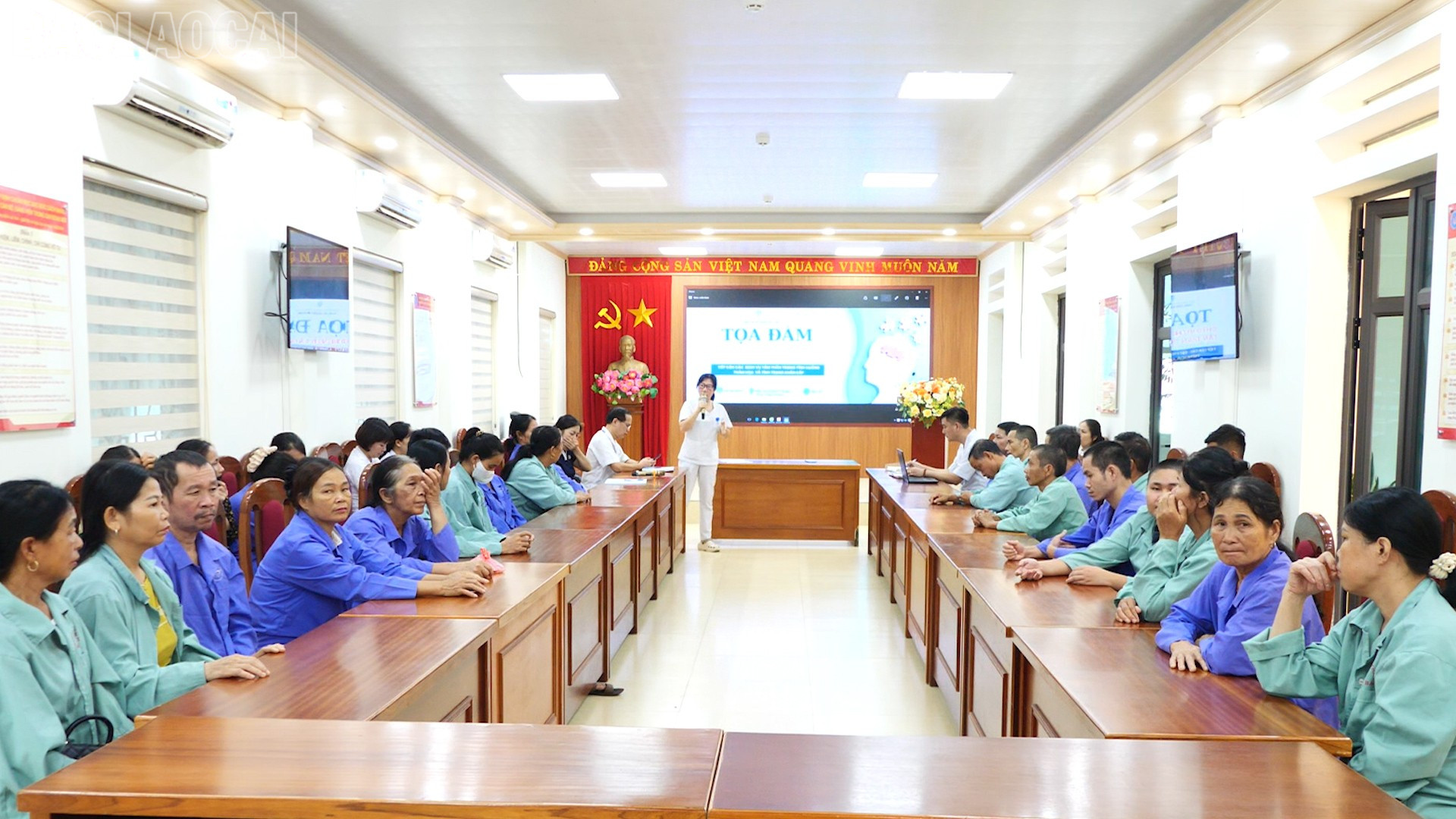 Quang cảnh tọa đàm. baolaocai-tl_c773600-07-06-40still007.jpg
