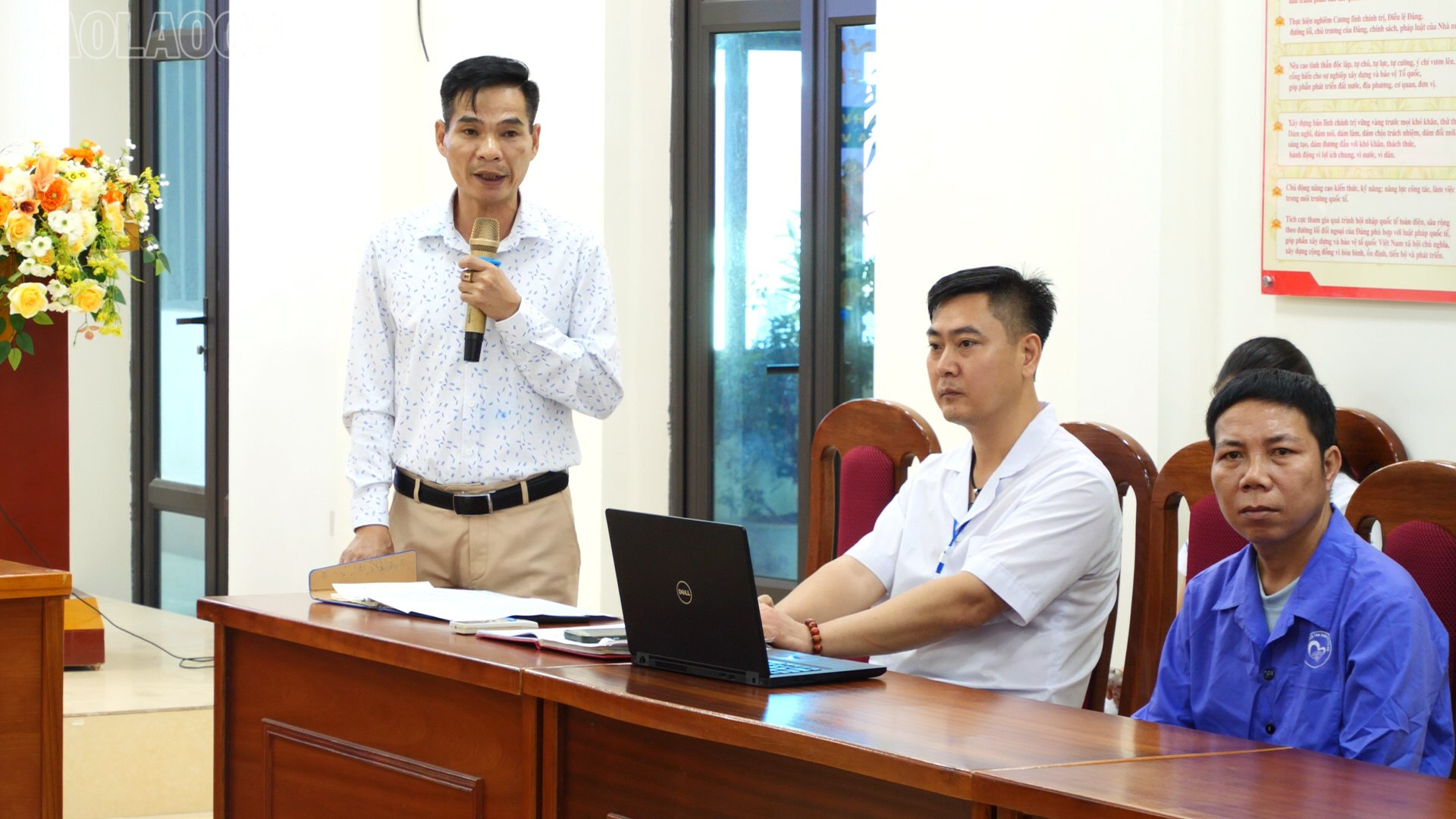 Bác sĩ chuyên khoa II Nguyễn Văn Hùng, Phó Giám đốc Bệnh viện Đa khoa số 1 tỉnh Lào Cai phát biểu tại tọa đàm. baolaocai-tl_c773600-07-04-57still004.jpg