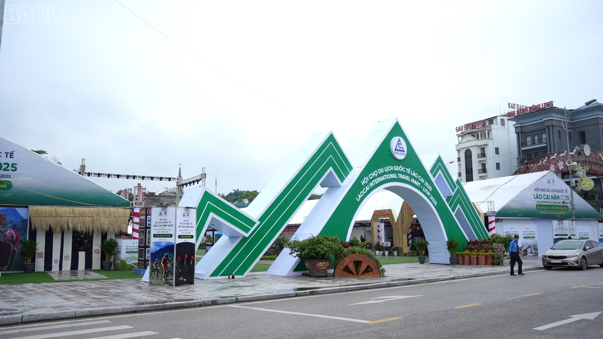 Hội chợ Du lịch Quốc tế Lào Cai năm 2025 diễn ra từ ngày 5 - 8/6 tại Khu vực Quảng trường Đinh Lễ (thành phố Lào Cai). baolaocai-tl_yen-bai-riverside00-10-27-03still065.jpg