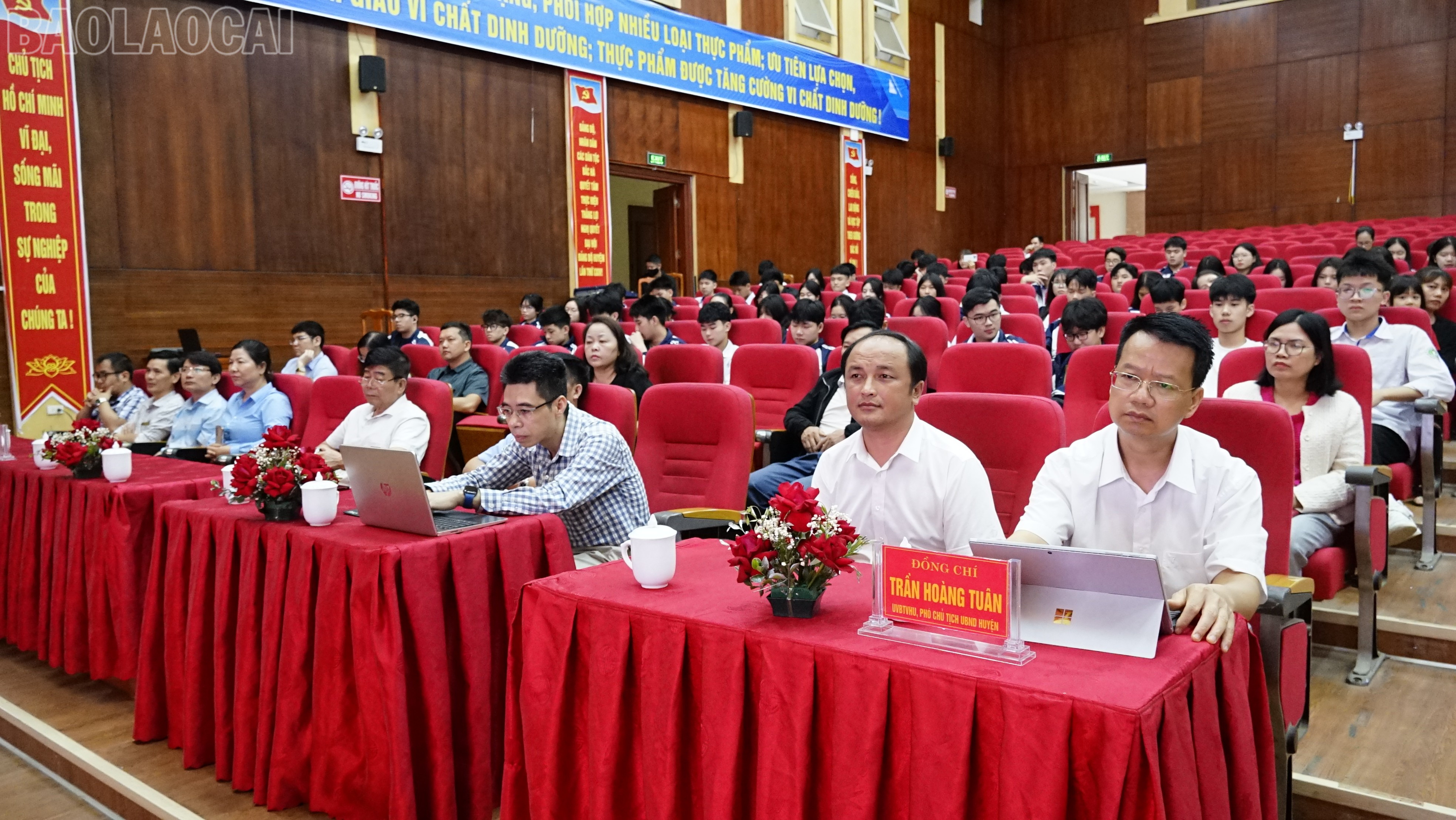 Đại biểu dự lễ phát động. baolaocai-tl_dsc9925.jpg