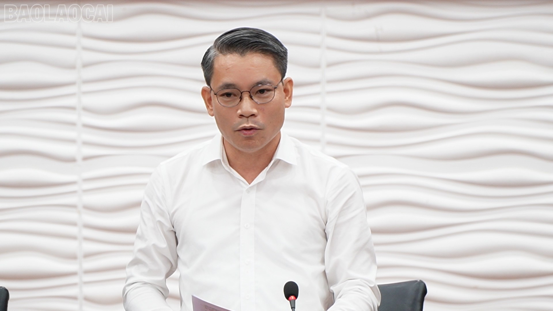 Đồng chí Nguyễn Xuân Nhẫn - Phó Bí thư Đảng ủy, Chủ tịch UBND phường thông tin nhanh về kết quả Đại hội Đại biểu Đảng bộ phường Cam Đường lần thứ I, nhiệm kỳ 2025-2030. baolaocai-tl_c385700-00-08-22still002.jpg
