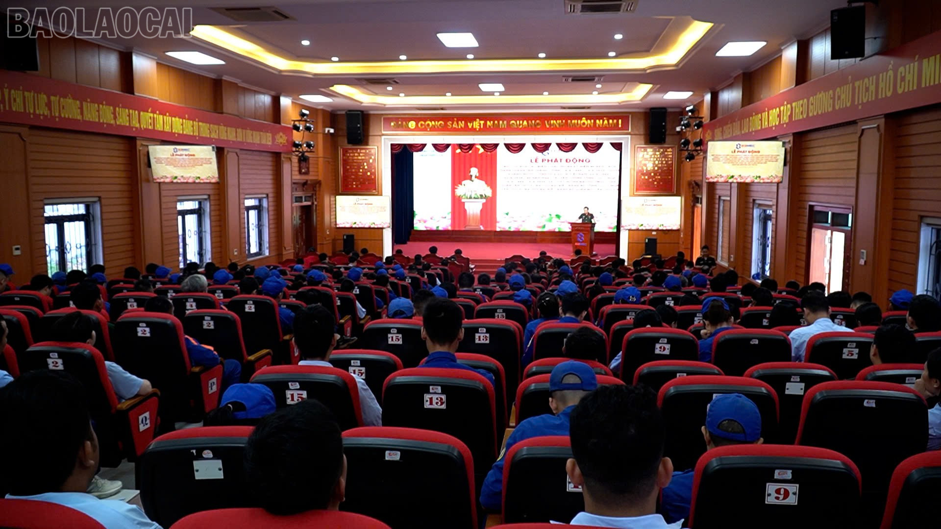 Quang cảnh Lễ phát động. baolaocai-tl_z6774662033695-188036f4c32d77abc22d909ad1e335f1.jpg