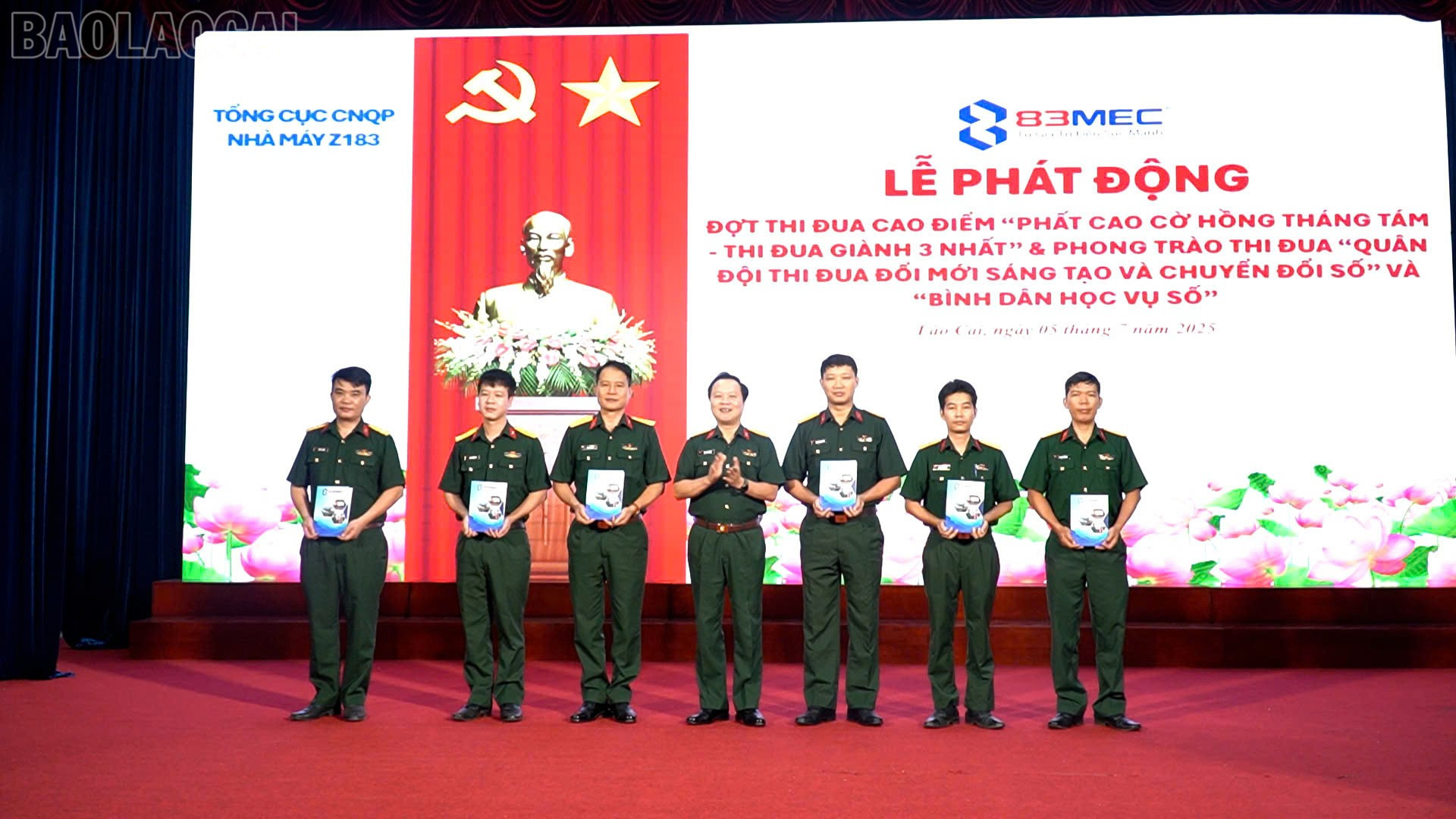 Nhiều tập thể, cá nhân được tuyên dương, khen thưởng. baolaocai-tl_z6774661983078-ec5e200e865958823d288ab96bf551a0.jpg