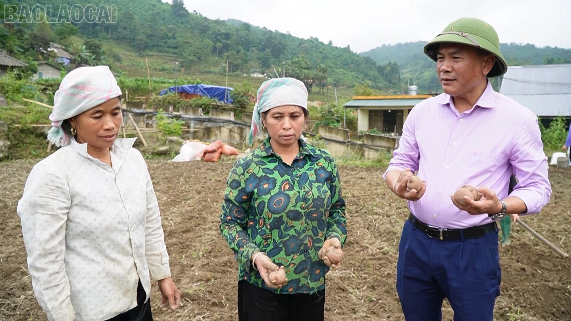 baolaocai-tl_vanh-pstl-giam-ngheo01-17-02-24still023.jpg