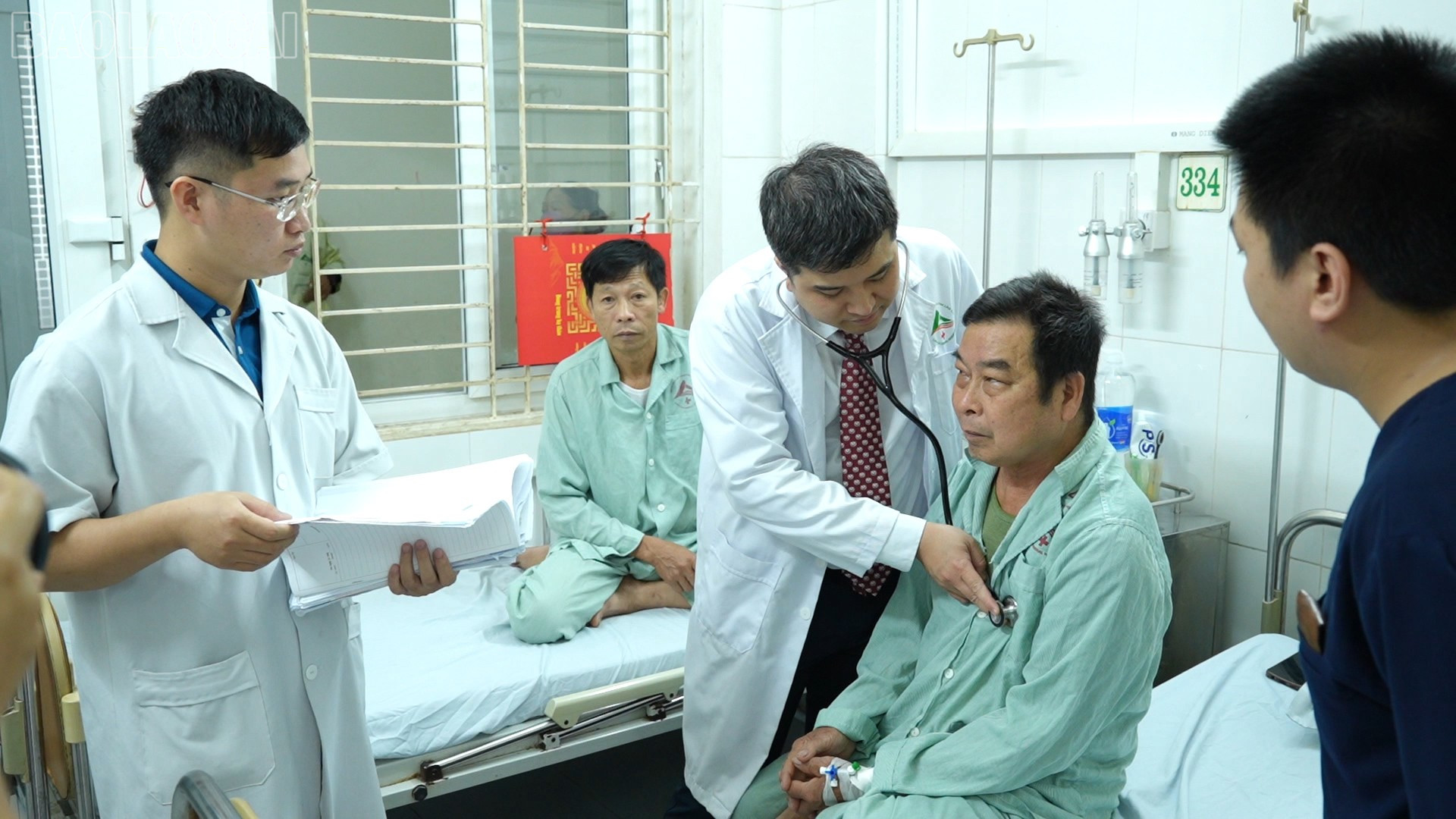 Khám, tư vấn cho bệnh nhân mắc hội chứng mạch vành mạn. baolaocai-tl_yen-bai-riverside00-59-30-29still101.jpg