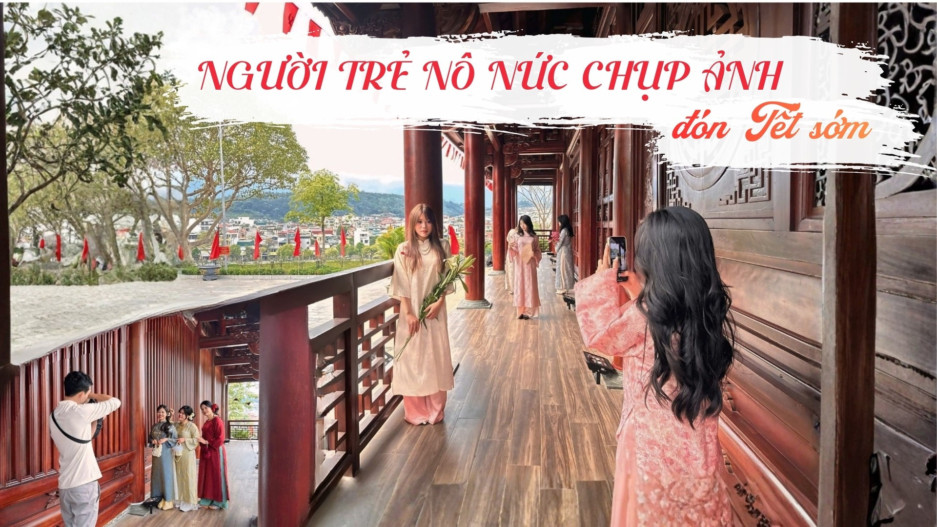 Người trẻ nô nức chụp ảnh đón Tết sớm