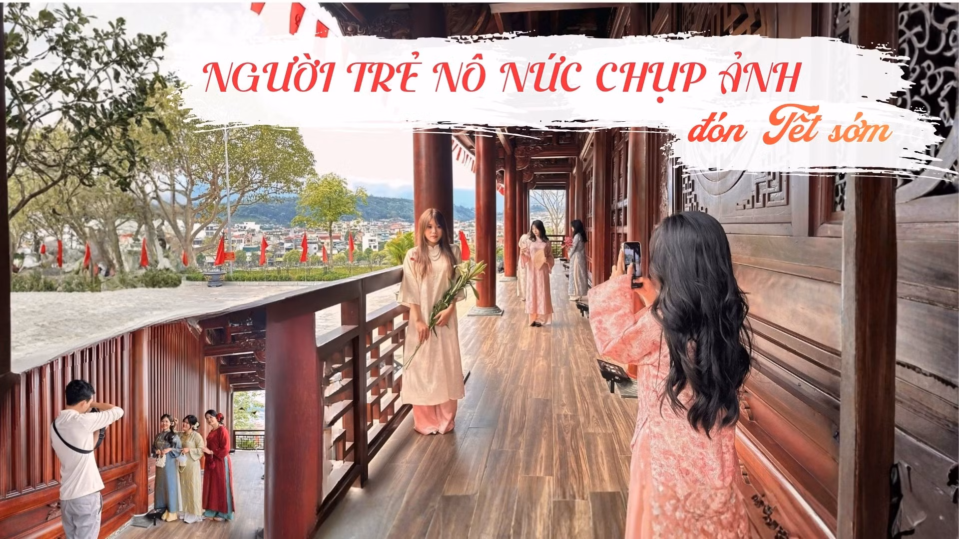 Người trẻ nô nức chụp ảnh đón Tết sớm