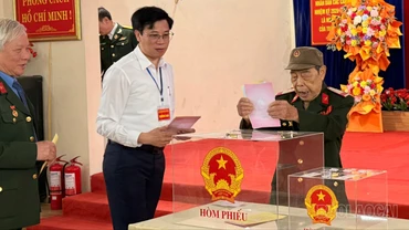 Đến 15 giờ 20 phút, Lào Cai là tỉnh dẫn đầu cả nước với tỷ lệ 99,8% cử tri đã tham gia bầu cử