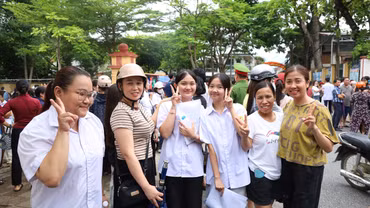 Sát cánh cùng sĩ tử 