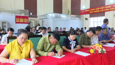 60 người dân xã Bản Xèo tham gia hội nghị lấy ý kiến về xây dựng "xã, phường không ma tuý"