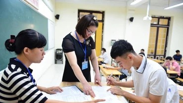 Mở lại cánh cửa cho thí sinh khối thi Văn - Sử - Địa