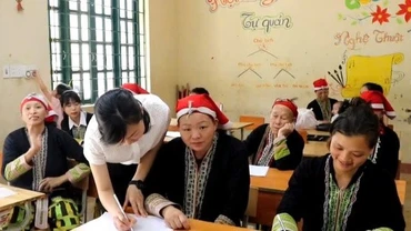 Sa Pa: Phụ nữ dân tộc thiểu số học chữ để nâng cao kỹ năng mưu sinh