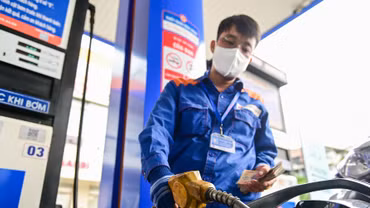 Giá xăng RON95 giảm mạnh gần 3.000 đồng/lít, có loại dầu giảm tới gần 10.000 đồng/lít