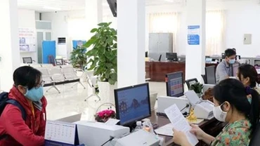 Đối tượng xem xét tiếp nhận vào viên chức hoặc công chức