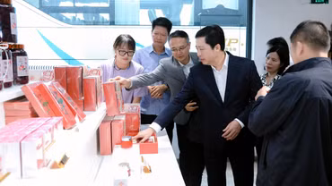 Bí thư Tỉnh ủy Lào Cai Dương Quốc Huy khảo sát một số mô hình kinh tế tại Vân Nam (Trung Quốc)