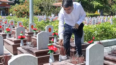 Thủ tướng Lê Minh Hưng tưởng niệm các anh hùng liệt sĩ tại các 'địa chỉ đỏ' ở Quảng Trị