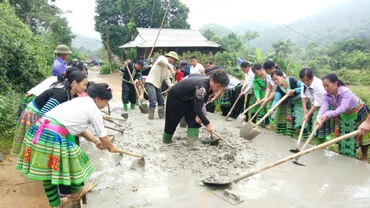 Xuân trên bản người Mông Khe Ron 