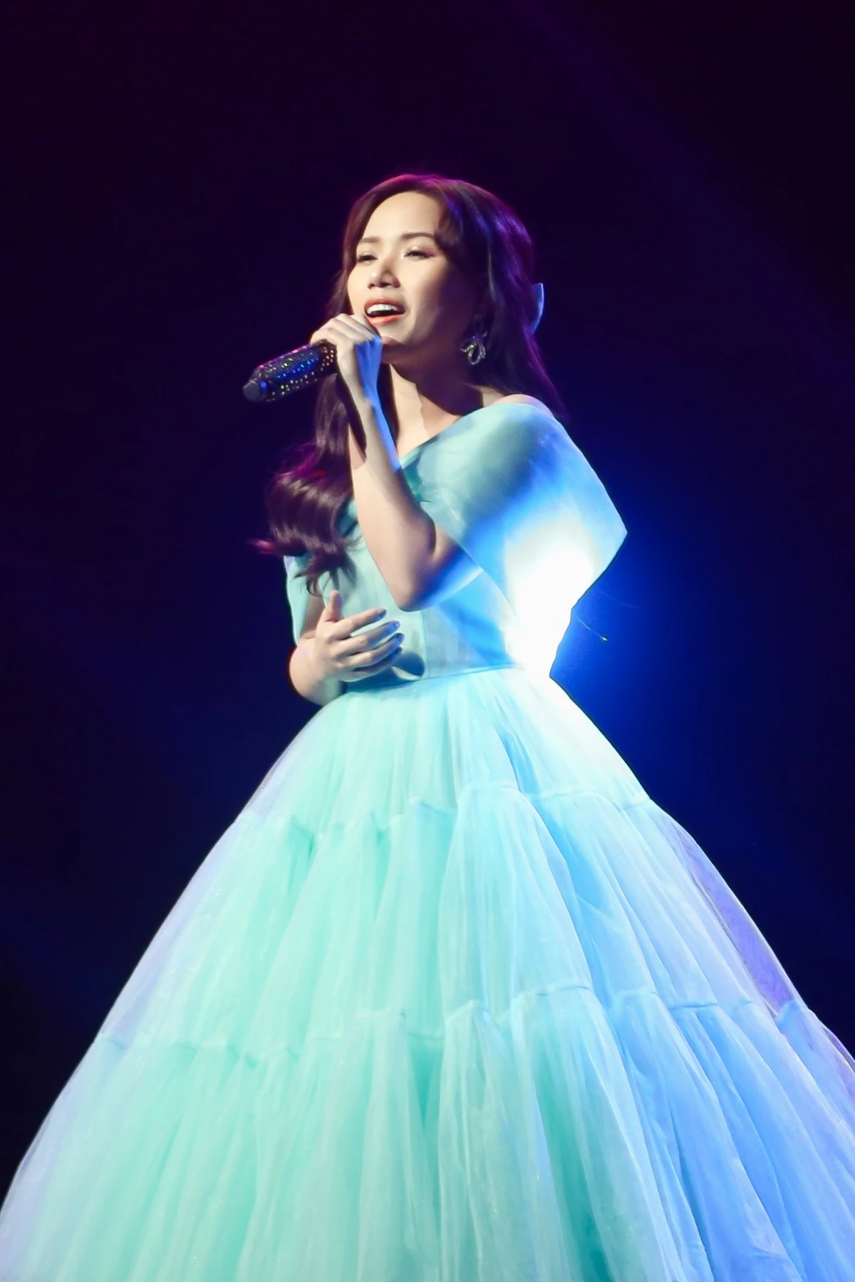 Thùy Chi cất giọng mượt mà cùng Pháo - Chị Cả.