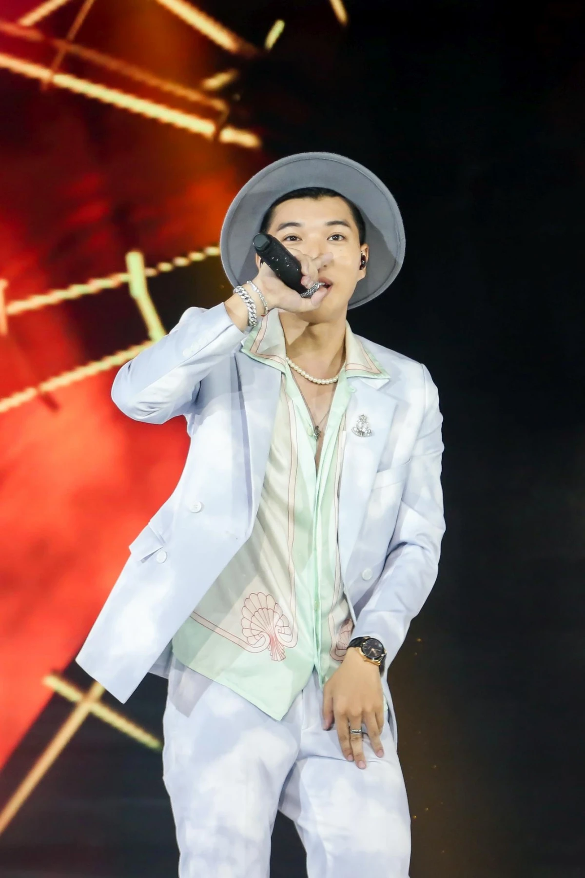 HIEUTHUHAI, chàng trai tạo hit với ca khúc "Donkihote".