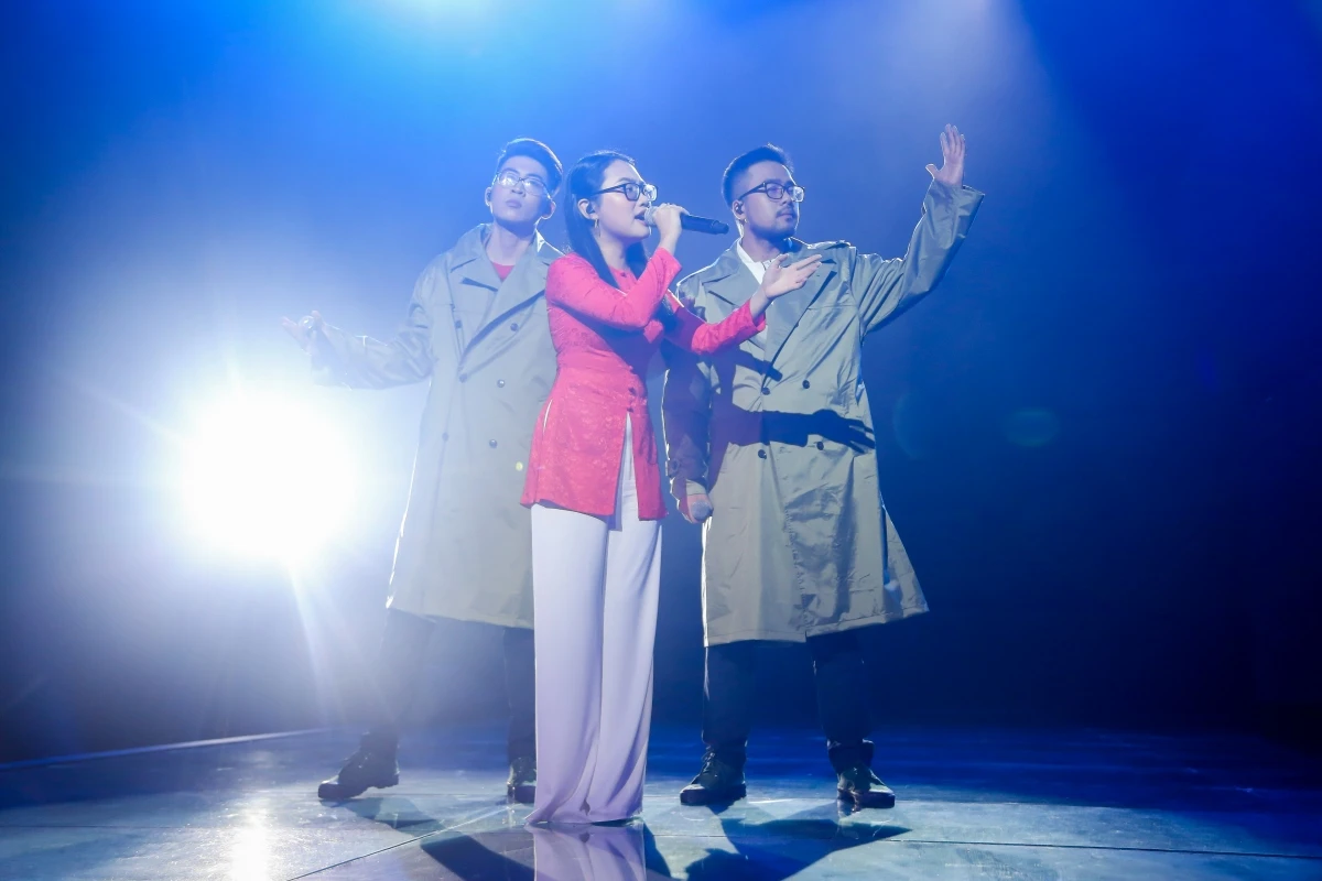 Phương Mỹ Chi cùng Rica, ICD thể hiện bản mashup "Quê em mùa nước lũ" và "Dòng máu lạc hồng".