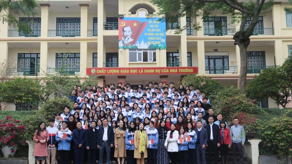 Gặp mặt học sinh tham dự kỳ thi chọn học sinh giỏi và các dự án khoa học kỹ thuật dự thi cấp quốc gia