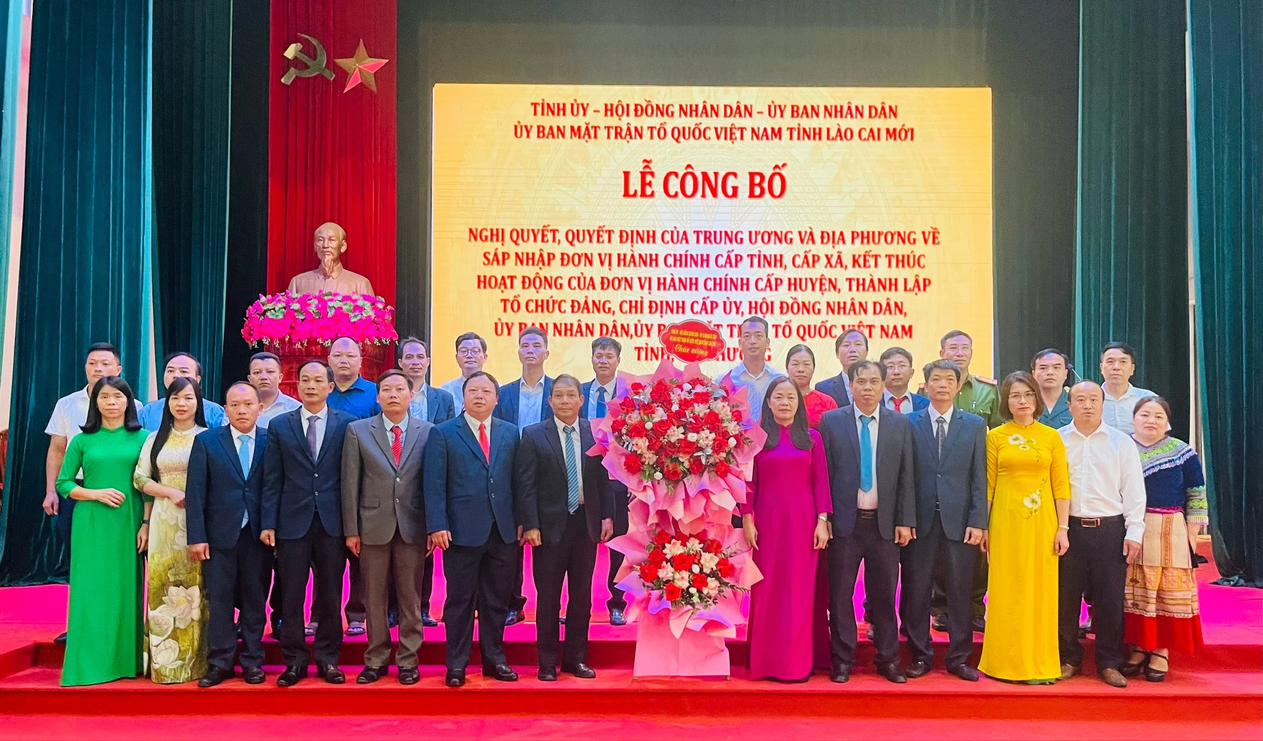 Ban Chấp hành Đảng bộ, Ban Thường vụ Đảng ủy xã Si Ma Cai nhiệm kỳ 2025 - 2030 ra mắt