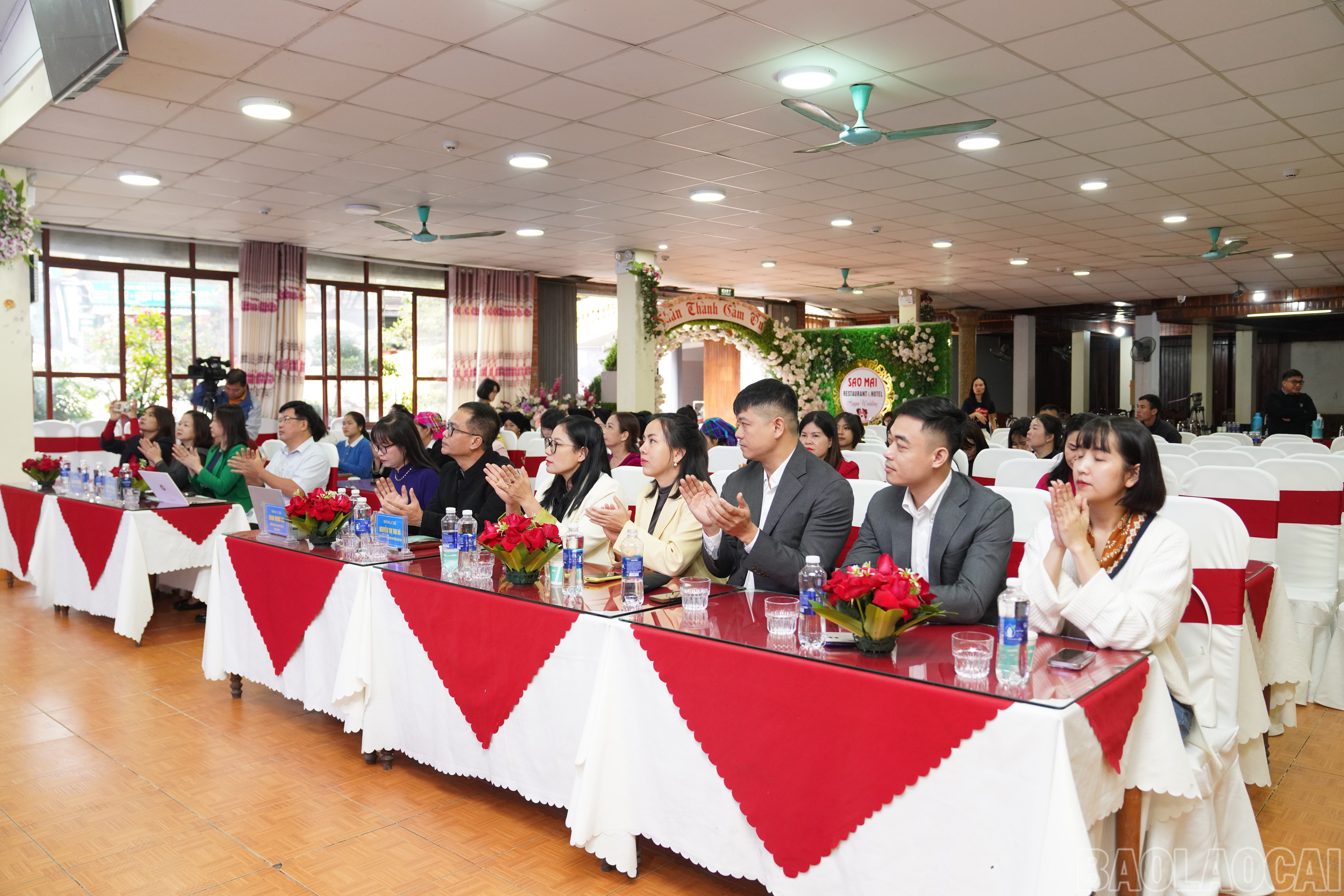 Các đại biểu tham dự diễn đàn. Ảnh: Trung Hiếu baolaocai-br_dsc02926.jpg