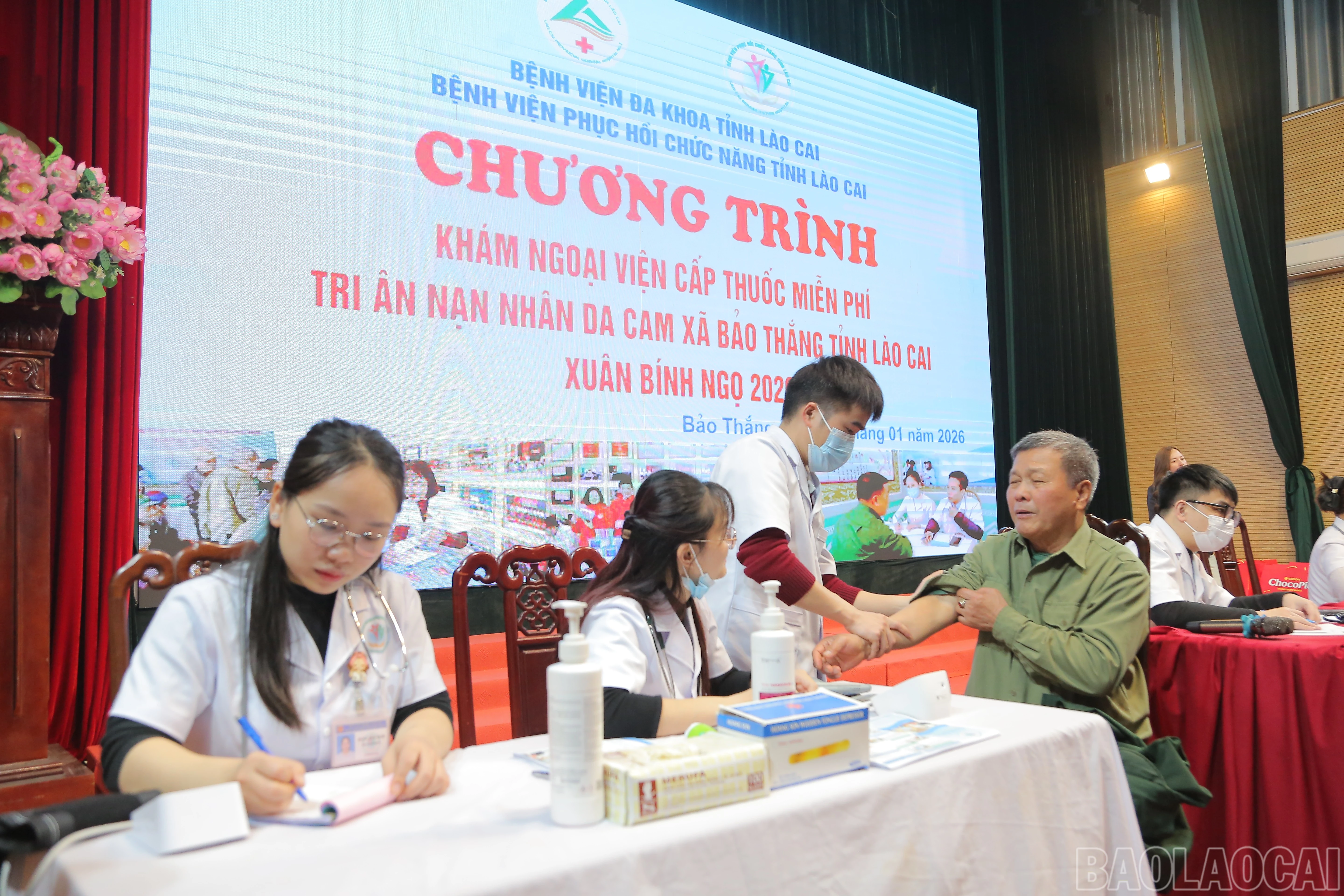 Khám bệnh và tư vấn sức khoẻ miễn phí cho các nạn nhân da cam/dioxin.